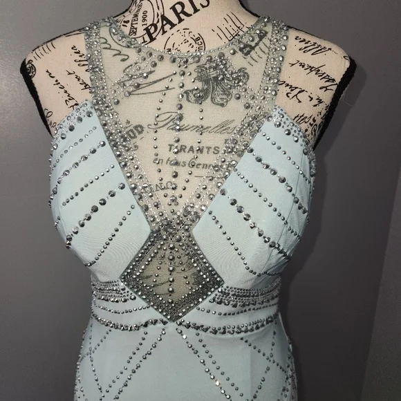 Cachet NWT Glamorous Jeweled Jersey Gown with Cutouts Color Mint Size 2 - Picture 4 of 15